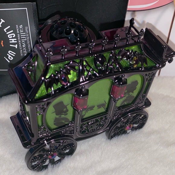 BATH AND BODY WORKS CREEPY CARRIAGE NIGHTLIGHT PROJECTOR WALLFLOWER PLUG - Picture 4 of 8